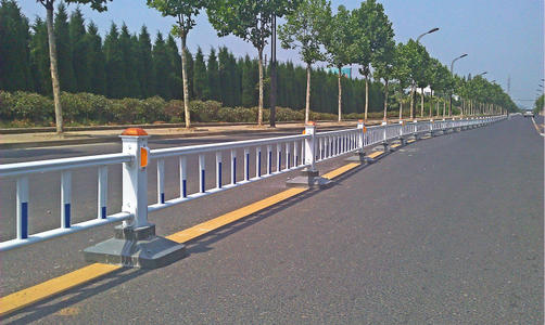 貴州道路在建設中如何正確選用交通標牌？